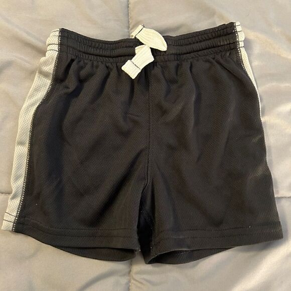 18m Carter’s athletic shorts - Picture 1 of 2